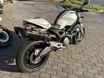 Ducati Momster 696