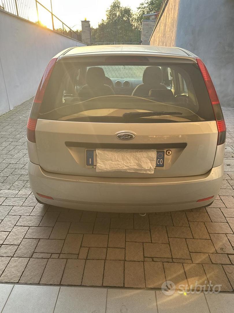 Ford Fiesta 2002 photo 2