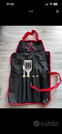 Grembiule per barbecue con utensili