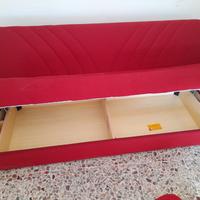 Divano rosso con contenitore/ divano letto