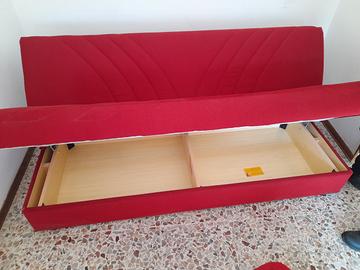 Divano rosso con contenitore/ divano letto