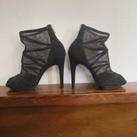 Stivaletti in rete, finiture in camoscio 