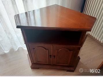 mobile in legno ad angolo