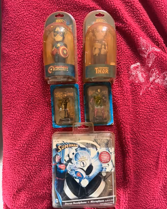 Lotto Marvel DC Comics e cuffie Superman sigillati