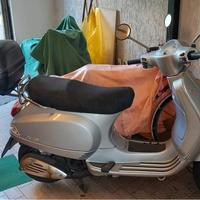 Scooter Piaggio Vespa 125 LX