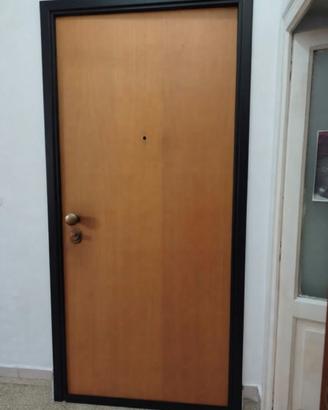 PORTA BLINDATA  IN BUONE CONDIZIONI 