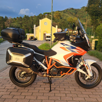 KTM 1290 Super Adventure R 2024 con soli 4700km