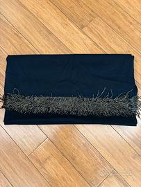 Stola nera con frange dorate