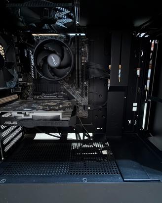 postazione pc fisso, monitor, mouse e tastiera