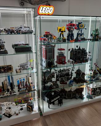 Collezione LEGO con vetrine