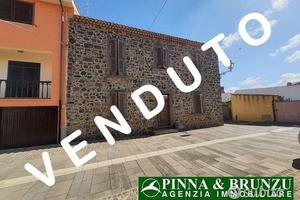 NARBOLIA - CASA TIPICA del posto Pietra