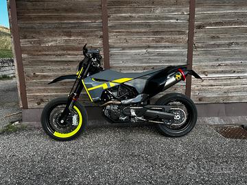 Husqvarna 701 Supermoto 2022