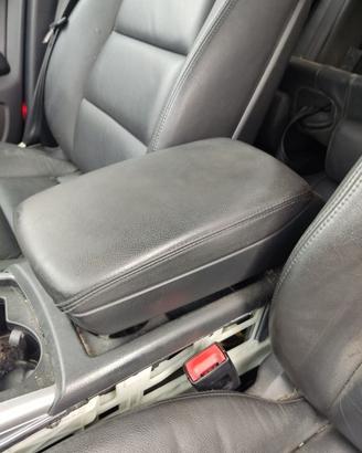Poggia braccio AUDI A6 del 2011