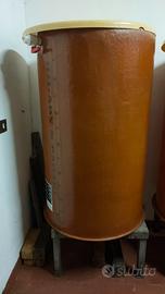 VENDUTO Botti per vino in vetroresina 