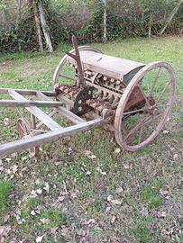 Antica seminatrice a traino animale