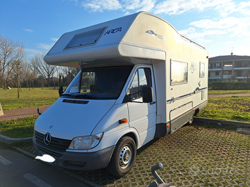 Camper Arca M4 letti castello in coda