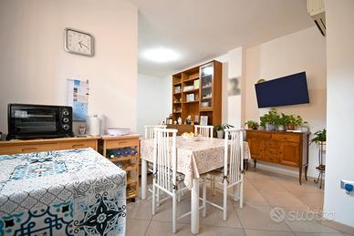 Trivano al piano terra con posto auto