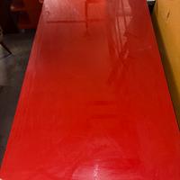 Tavolo moderno rosso laccato