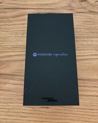 Motorola Signature Pantone gold