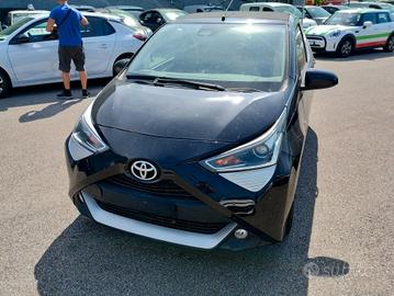 Toyota Aygo Connect 1.0 VVT-i 72 CV 5 porte x-wave