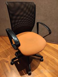 sedia con ruote per ufficio