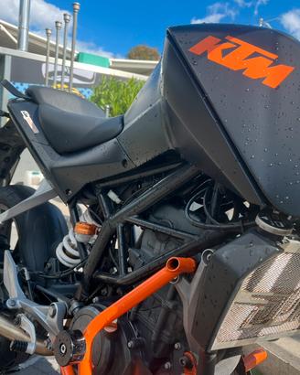 KTM duke 125 abs con gabbia motore
