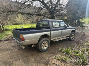 Mitsubishi l200 permuta