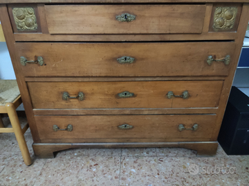 Vendesi comò e due comodini anni '30