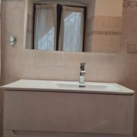 Mobile bagno sospeso