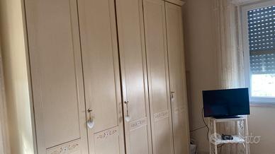 armadio parete attrezzata tavolo 