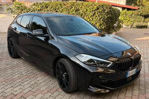 Bmw serie 1 allestimento M 116 d  total black