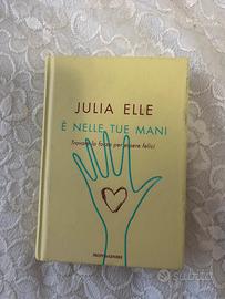 Libro È NELLE TUE MANI - Julia Elle
