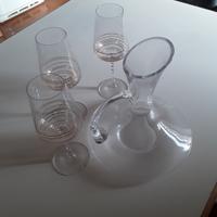 decanter con 3 bicchieri