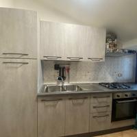 CUCINA CON ELETTRODOMESTICI