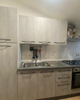CUCINA CON ELETTRODOMESTICI