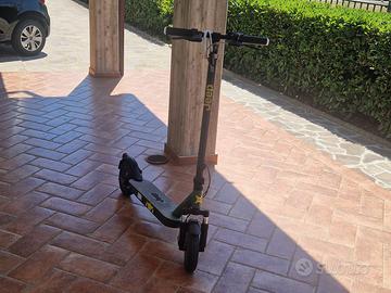 Monopattino jeep