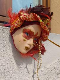 Maschera Veneziana in ceramica da parete con piume