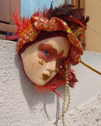 Maschera Veneziana in ceramica da parete con piume