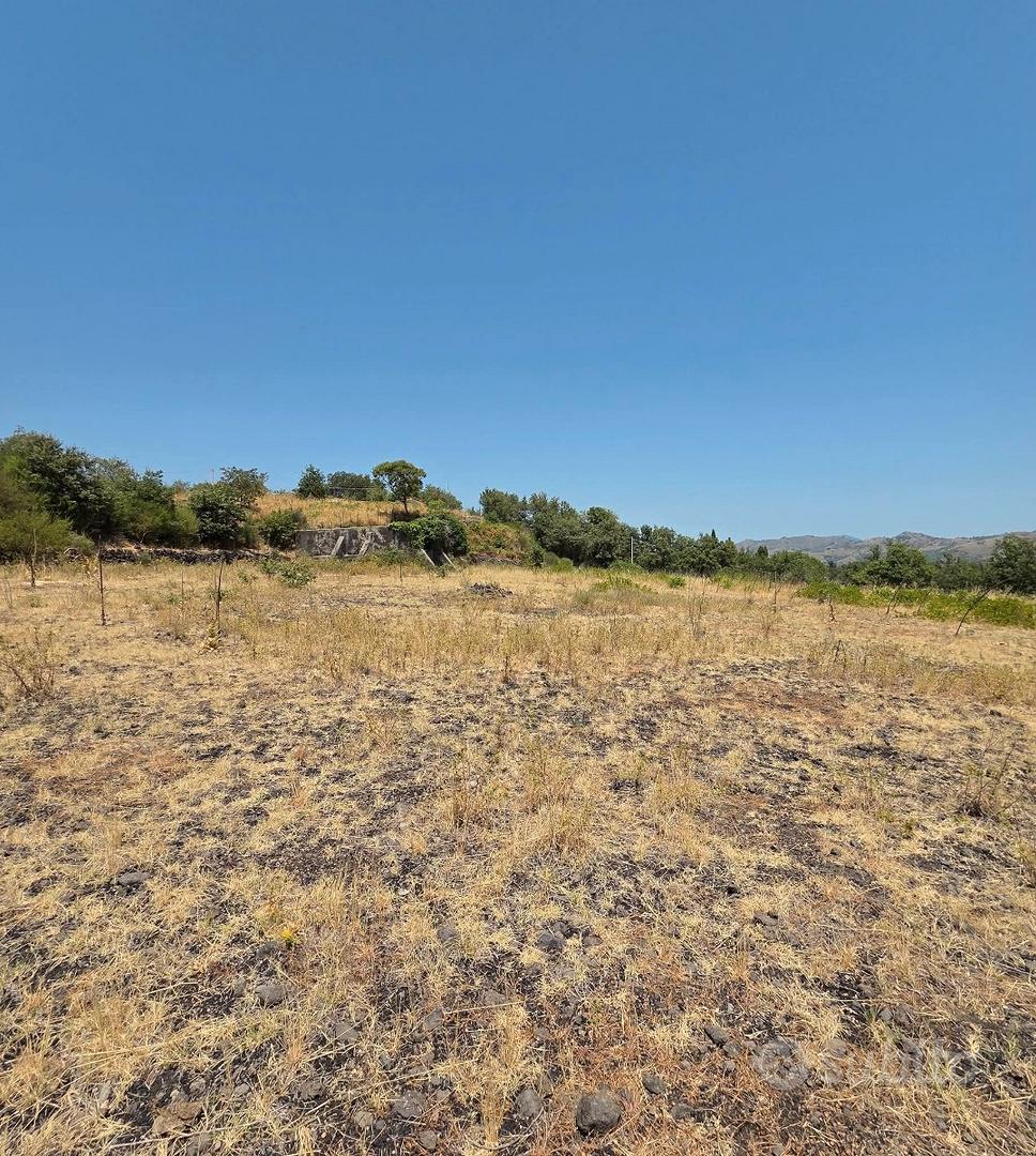 Terreno agricolo con fabbricato a Piedimonte Etneo - Altro