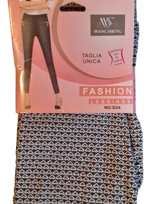 Leggins aderenti a cuori