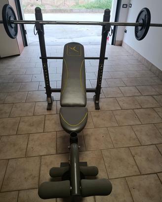 Panca regolabile con bilanciere e pesi