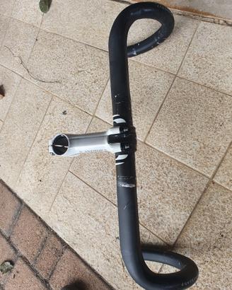 Manubrio con attacco in carbonio