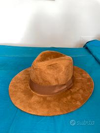 Cappello  mai usato €25 (trattabile o sconto set)
