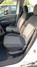 INTERNO FIAT DOBLO' ANNO 2011