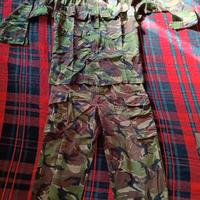 due tute mimetiche esercito 