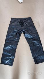 Pantaloni in pelle e non nuovi e usati
