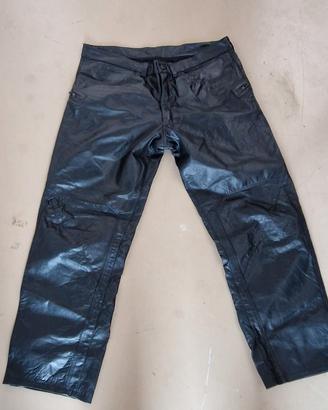 Pantaloni in pelle e non nuovi e usati