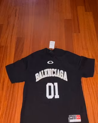 maglietta oversize balenciaga nera v