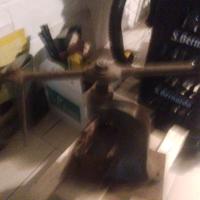 Vecchio bilanciere da officina.