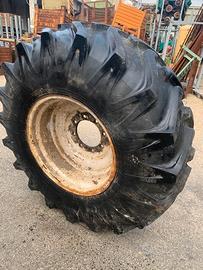 Ruota Pirelli 18.4 R 26 per mietitrebbia